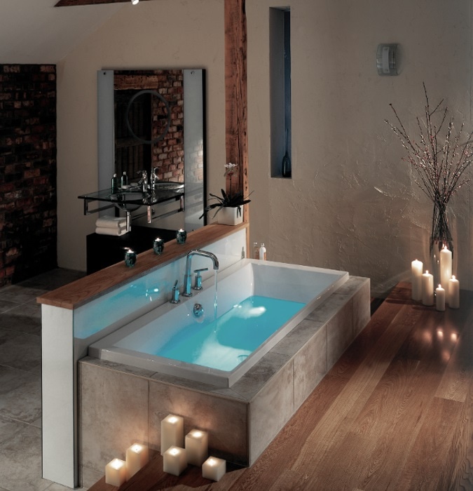 Благодаря свечам Ваша ванная комната наполнится теплой атмосферой, ванна EVOK